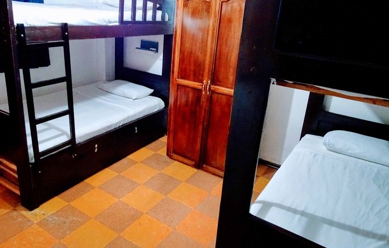4 bed dorm banos ecuador